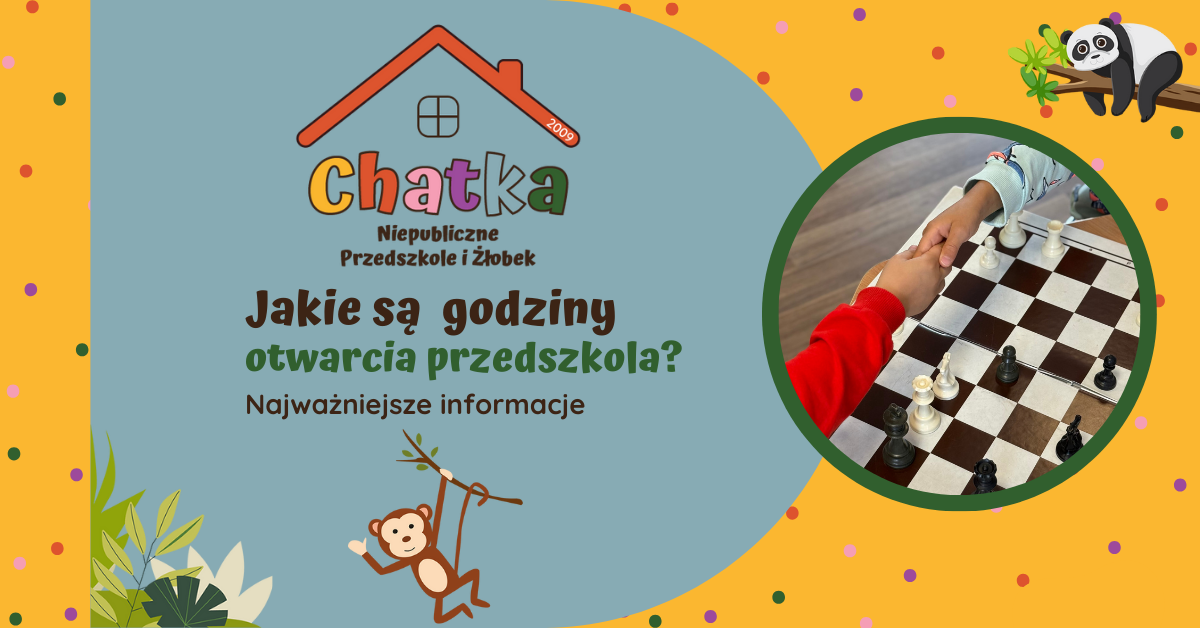 Grafika informacyjna Niepublicznego Przedszkola i Żłobka Chatka z pytaniem „Jakie są godziny otwarcia przedszkola?”. Po prawej stronie zdjęcie dzieci grających w szachy i podających sobie ręce. W tle ilustracje: panda na gałęzi, małpka na lianie i kolorowe konfetti.