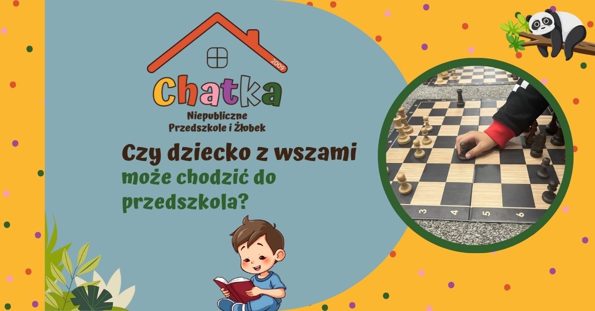 Grafika z napisem „Czy dziecko z wszami może chodzić do przedszkola?” przygotowana przez Niepubliczne Przedszkole i Żłobek Chatka w Suwałkach. Po lewej stronie logo przedszkola, po prawej zdjęcie dziecka grającego w szachy. W tle kolorowa, dziecięca grafika z pandą i ozdobnymi elementami.