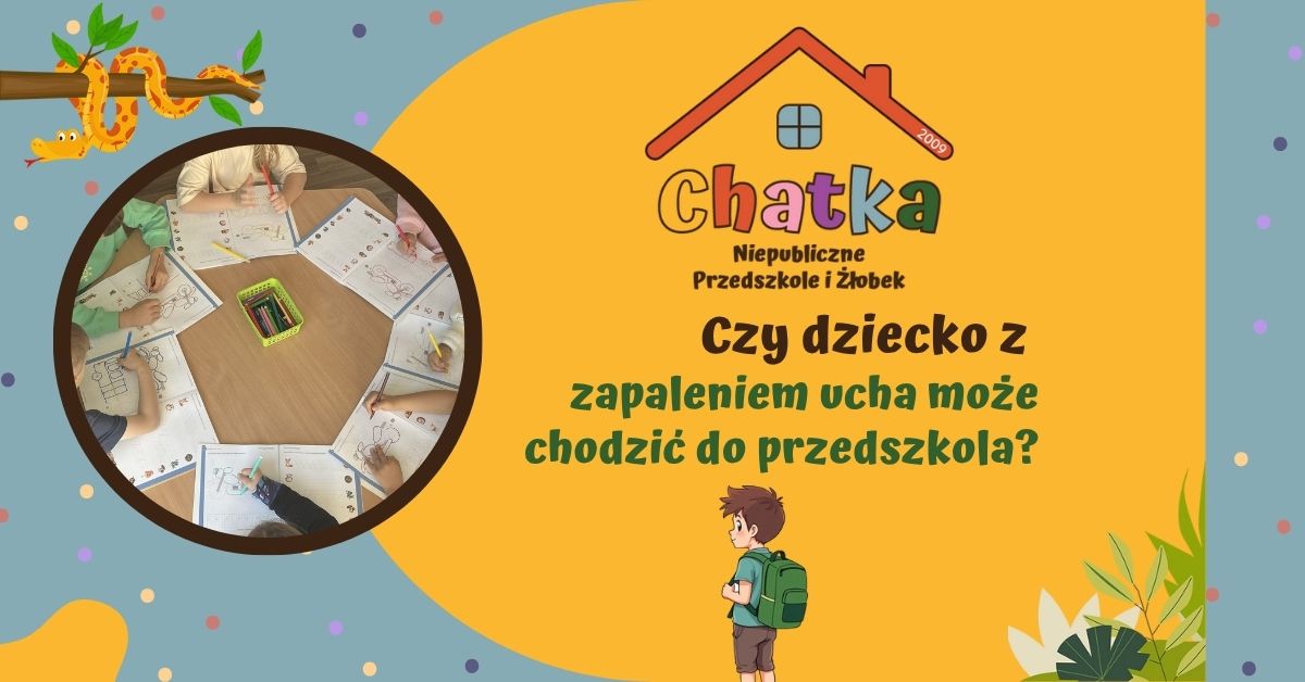 Grafika z napisem „Czy dziecko z zapaleniem ucha może chodzić do przedszkola?” przygotowana przez Niepubliczne Przedszkole i Żłobek Chatka w Suwałkach. Po lewej stronie zdjęcie dzieci siedzących przy stole i kolorujących rysunki, po prawej logo Chatki i ilustracja chłopca z plecakiem.